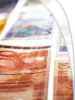 Illustration représentant l'euro et la déclaration d'impôt 2002